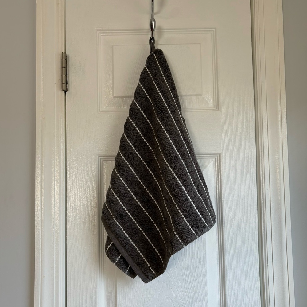 Threshold Performance Plus Hand Towel - Picture 3 of 5